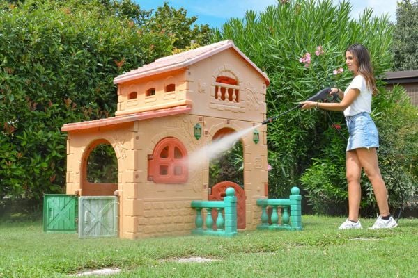 Pulire i giochi da giardino