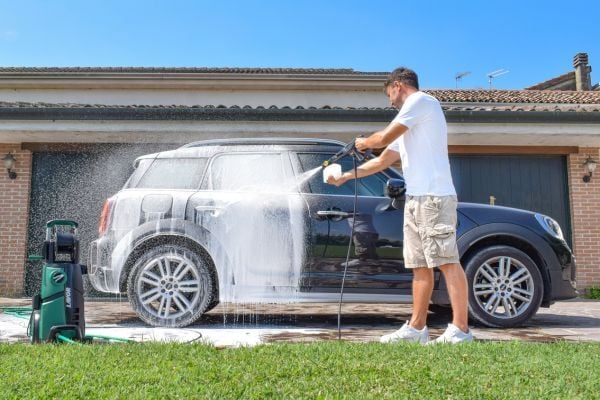 Lavare l'auto