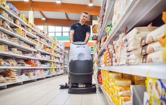 Lavasciuga pavimenti UOMO A TERRA supermercato