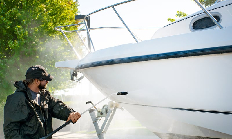 clean a boat with a high-pressure cleaner