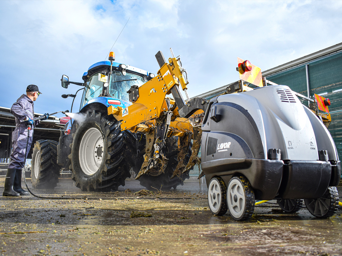 cleaning on farms using a high-pressure cleaner
