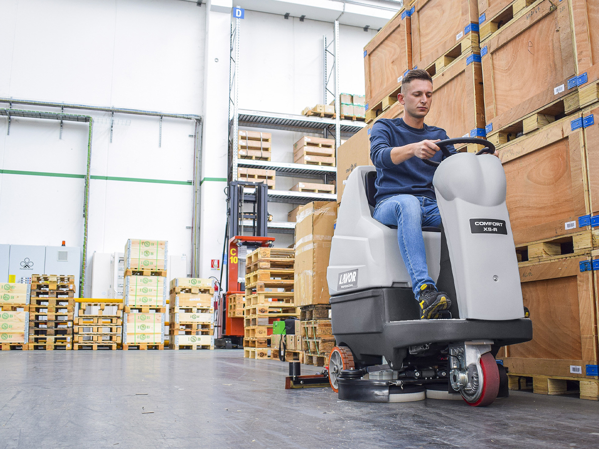 Floor care: pulire i pavimenti di hotel e ristoranti con la lavasciuga  pavimenti